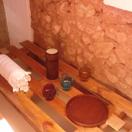 H83 - Typical Rustic House Vakantiehuis *